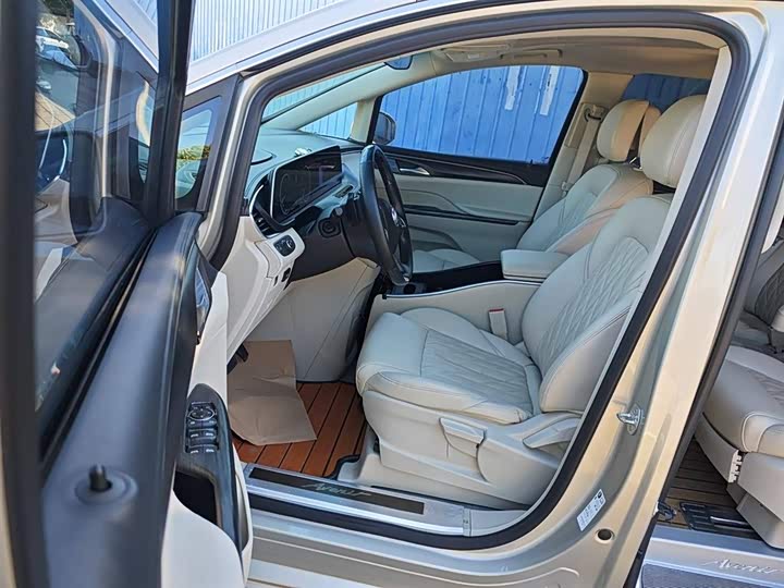 Фото 16 - Buick GL8 ES