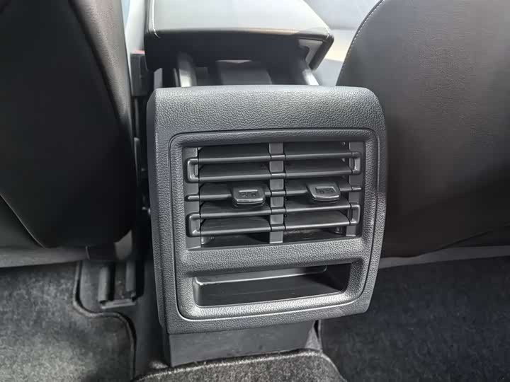 Фото 11 - Volkswagen Golf