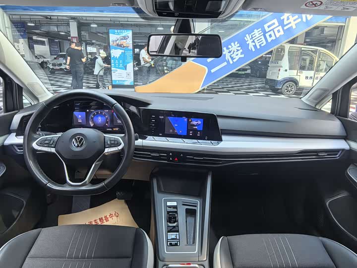 Фото 14 - Volkswagen Golf