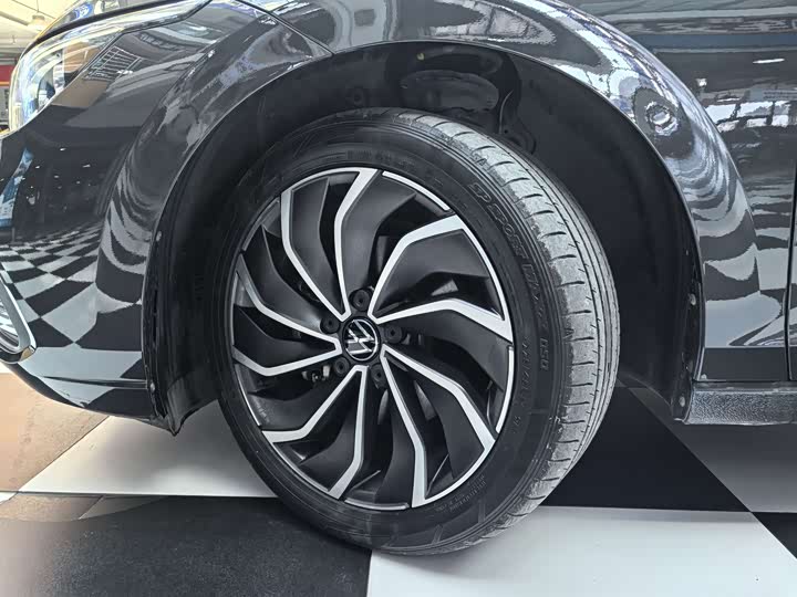 Фото 18 - Volkswagen Golf