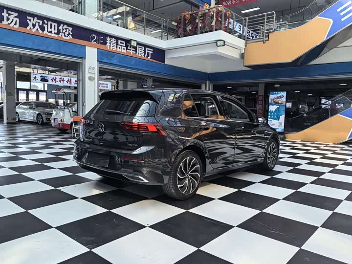 Фото 8 - Volkswagen Golf