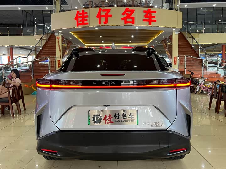 Фото 4 - Lexus RZ