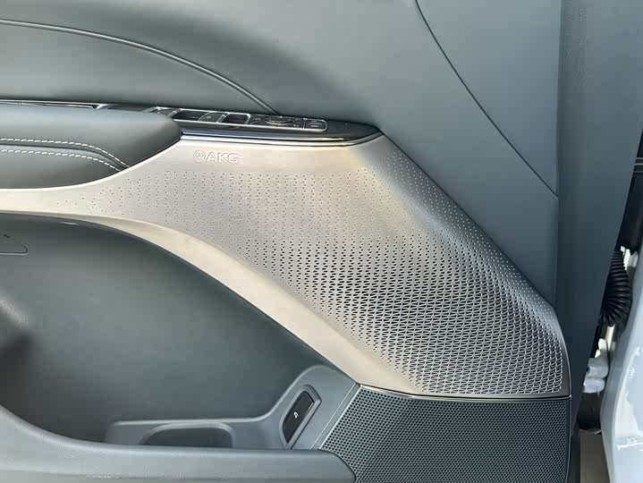 Фото 10 - Cadillac Lyriq