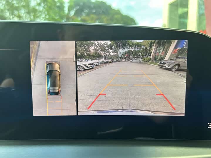 Фото 14 - Cadillac Lyriq