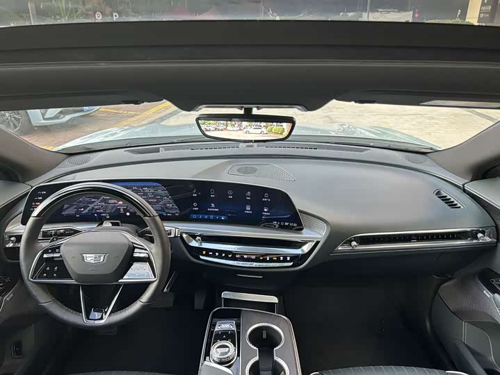 Фото 16 - Cadillac Lyriq