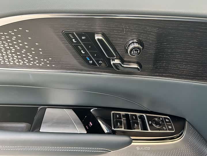 Фото 9 - Cadillac Lyriq