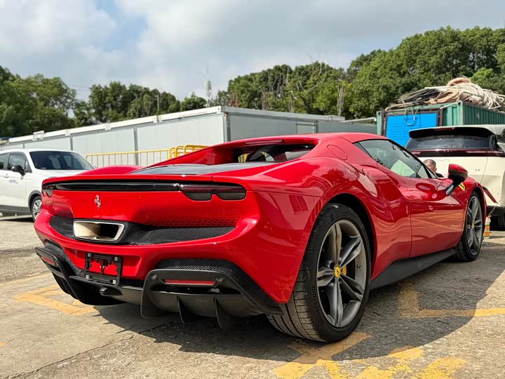 Фото 10 - Ferrari 296