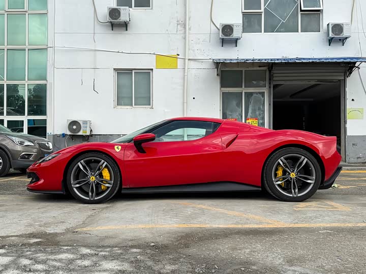 Фото 2 - Ferrari 296