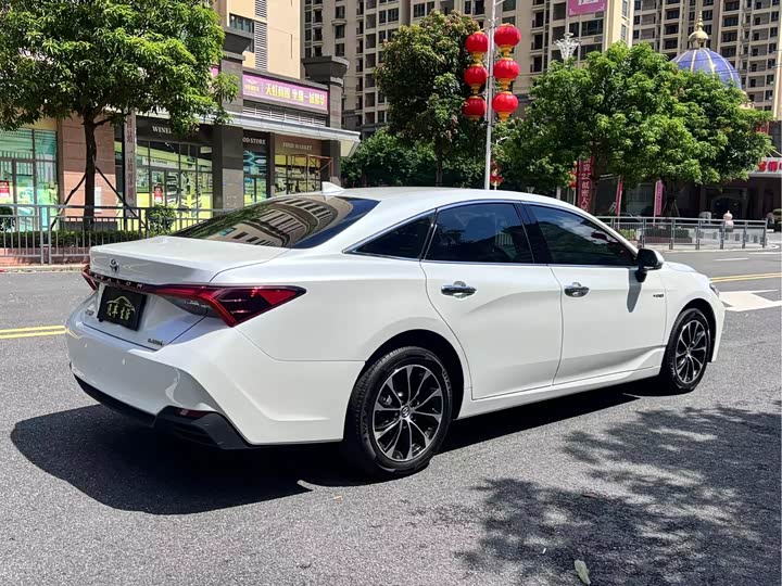 Фото 4 - Toyota Avalon