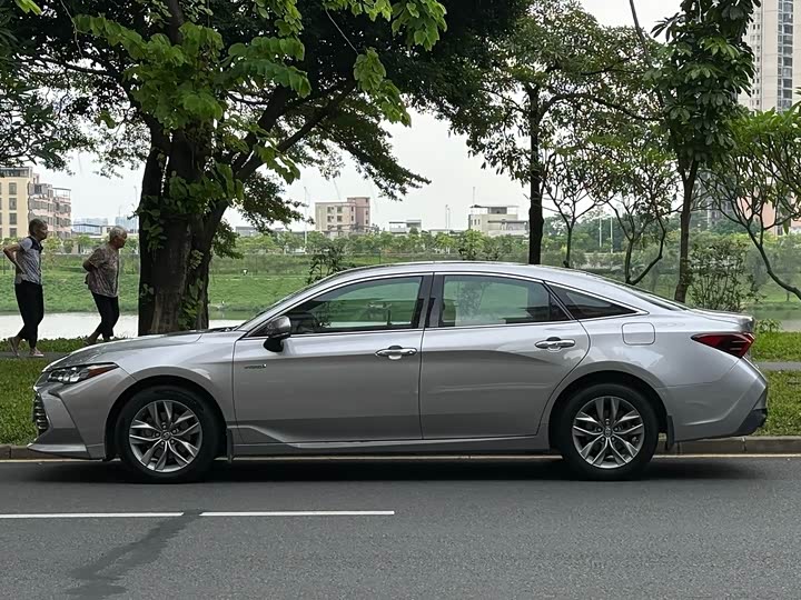 Фото 2 - Toyota Avalon