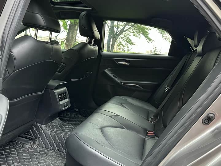 Фото 5 - Toyota Avalon