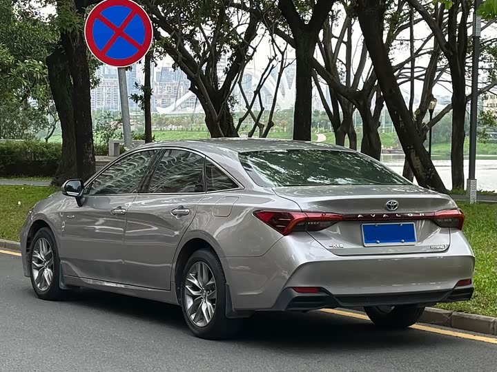 Фото 6 - Toyota Avalon