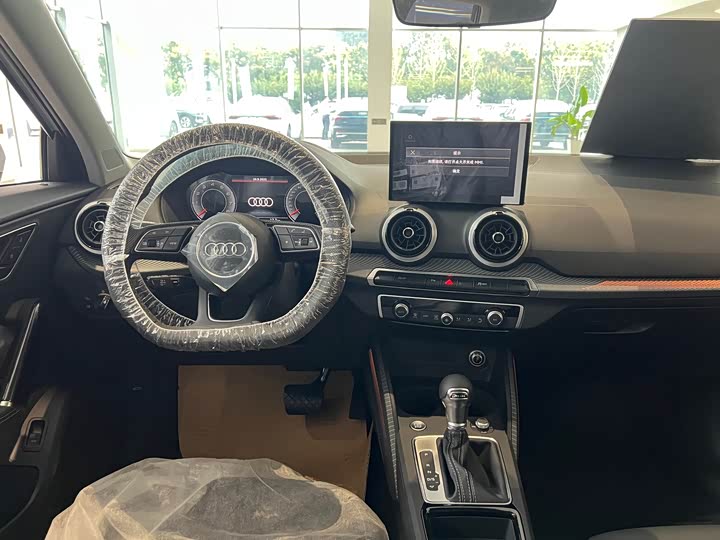 Фото 11 - Audi Q2L