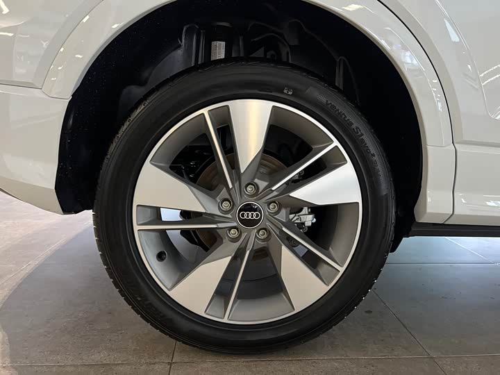 Фото 14 - Audi Q2L