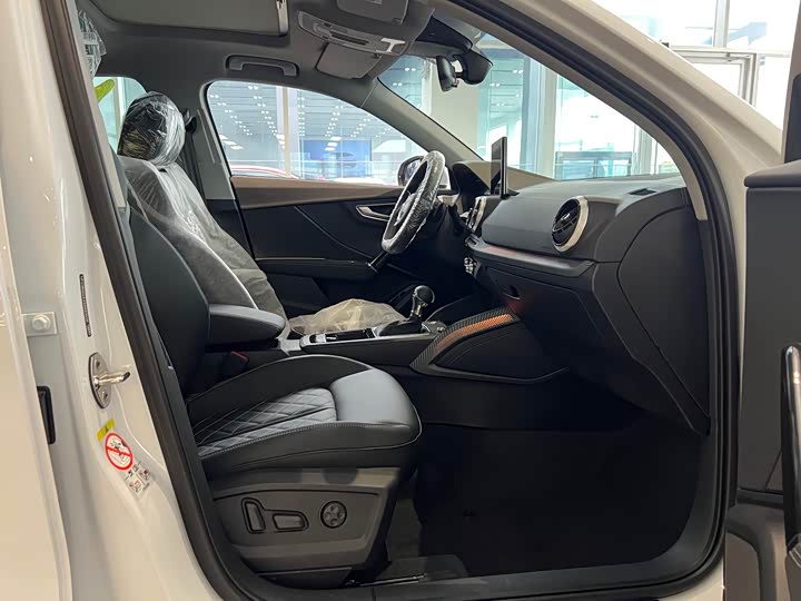 Фото 15 - Audi Q2L