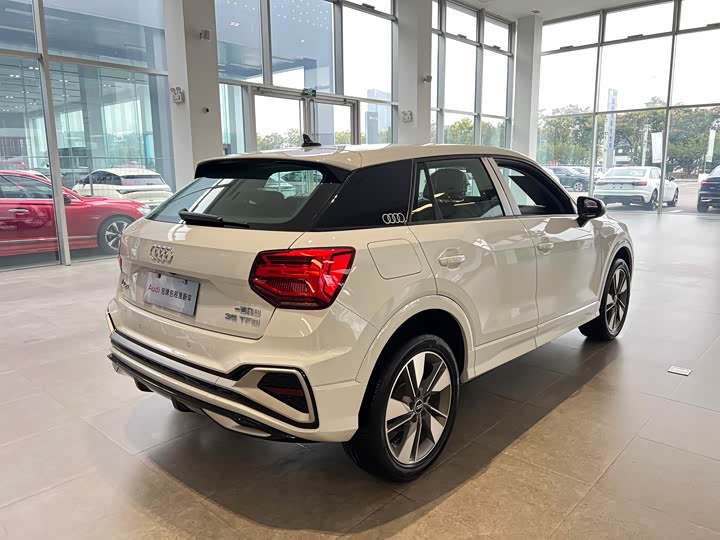 Фото 17 - Audi Q2L