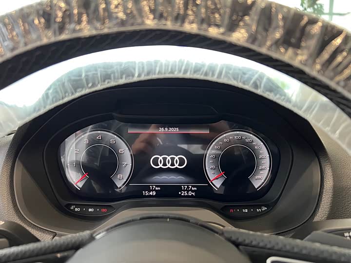 Фото 6 - Audi Q2L