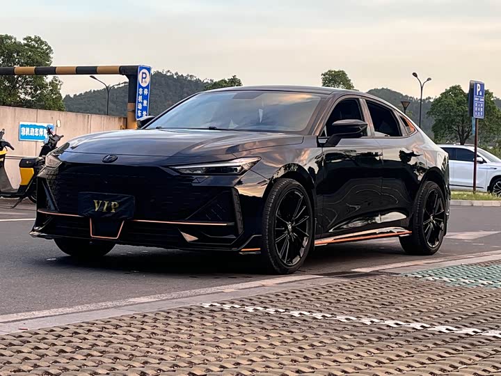 Фото 1 - Changan UNI-V