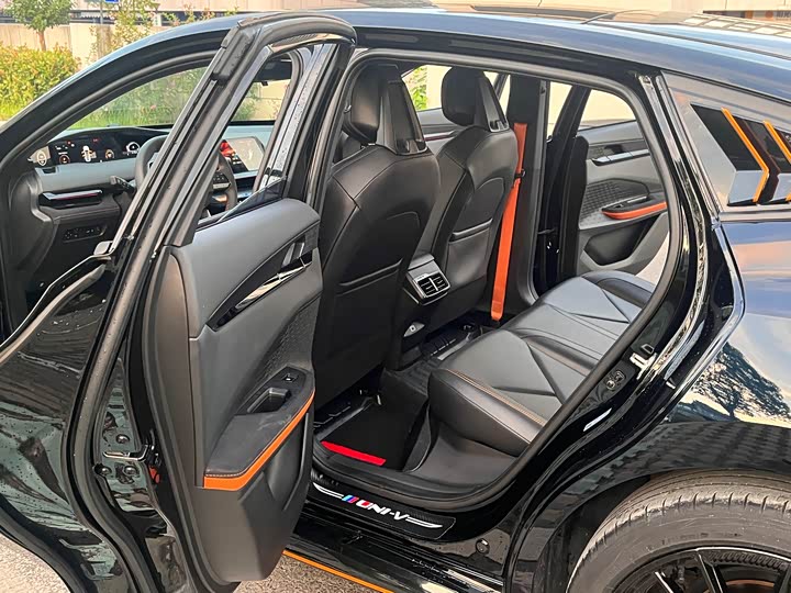 Фото 11 - Changan UNI-V