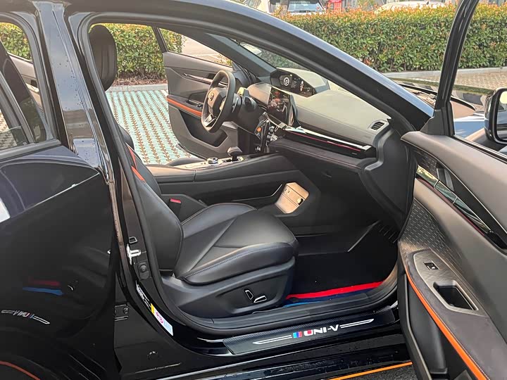 Фото 12 - Changan UNI-V