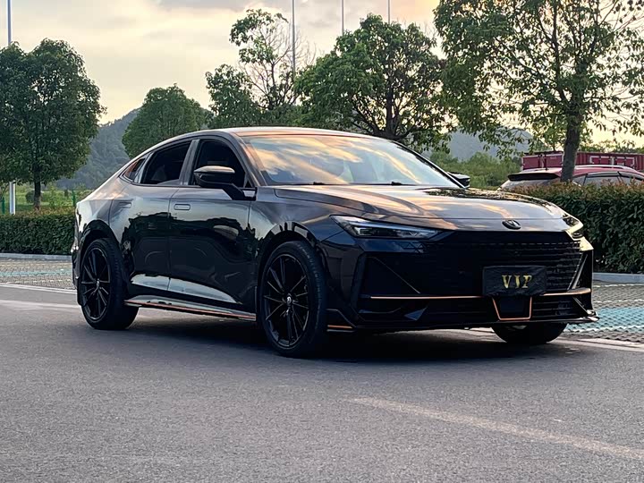 Фото 3 - Changan UNI-V