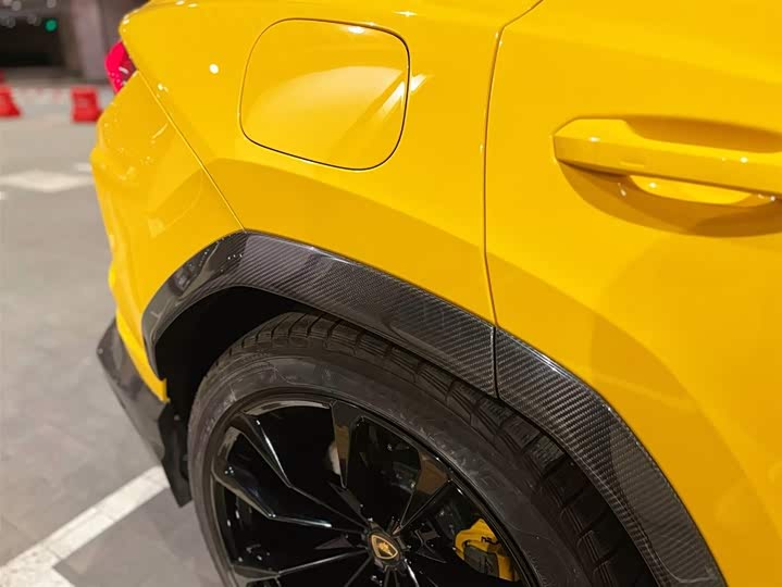 Фото 11 - Lamborghini Urus