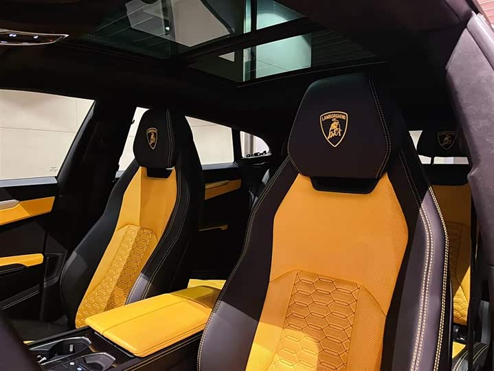 Фото 12 - Lamborghini Urus