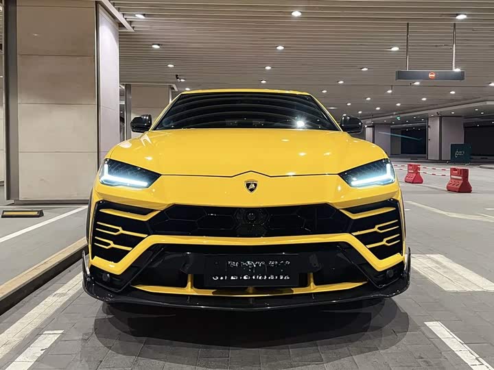 Фото 2 - Lamborghini Urus