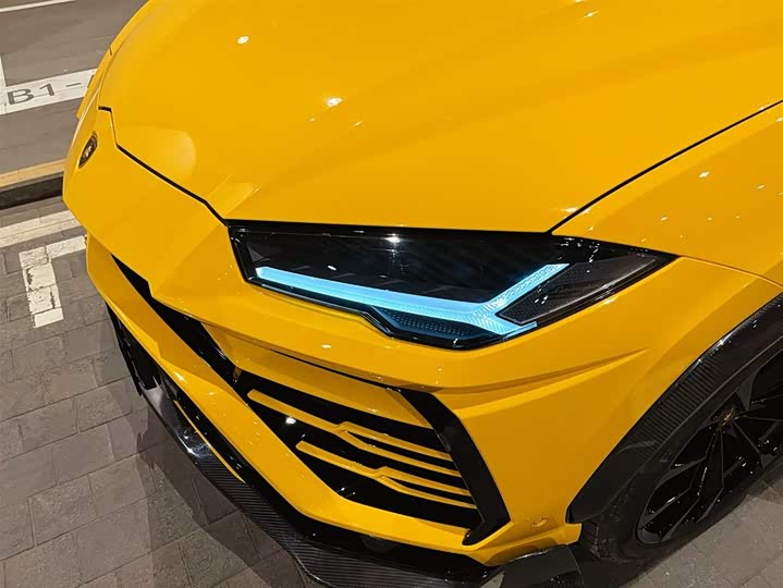 Фото 3 - Lamborghini Urus