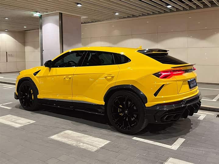 Фото 5 - Lamborghini Urus