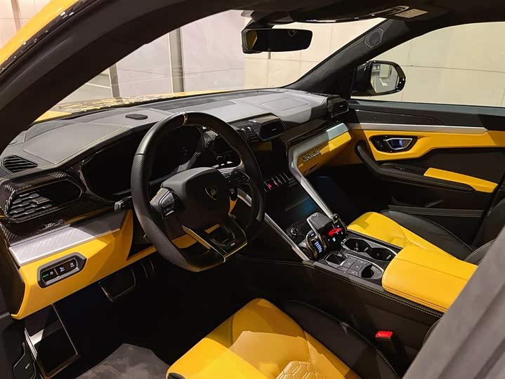 Фото 6 - Lamborghini Urus