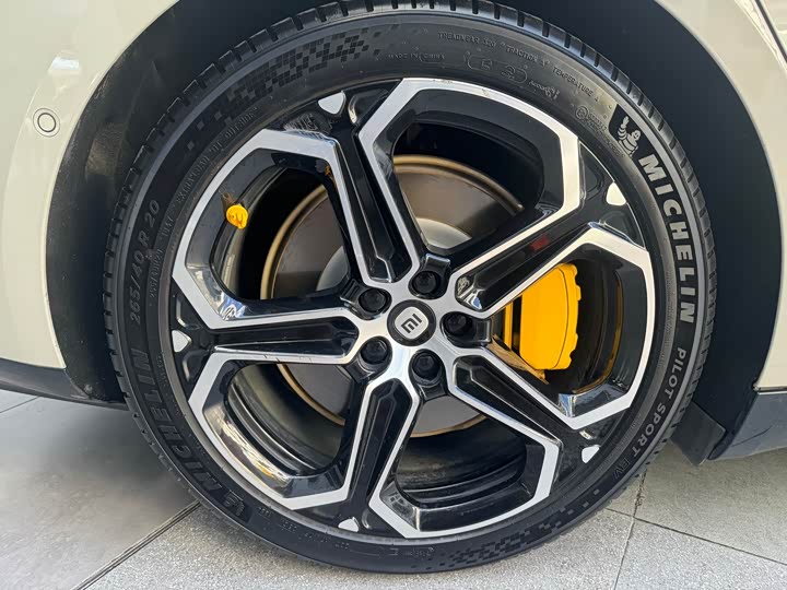 Фото 11 - Xiaomi SU7