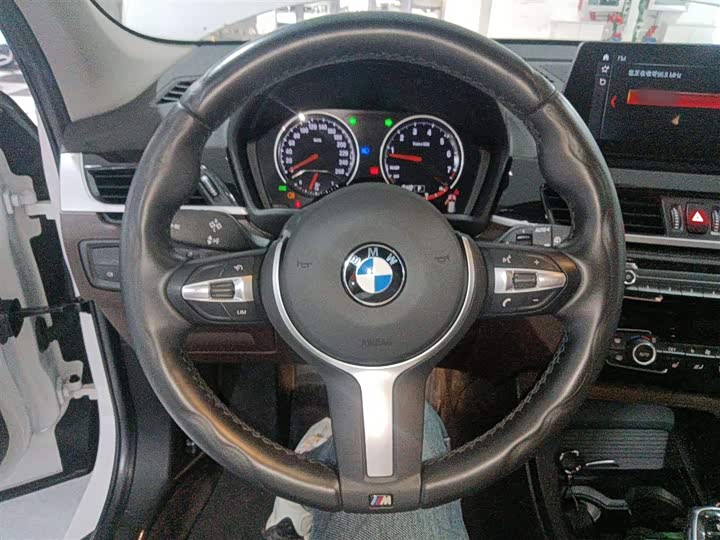 Фото 11 - BMW X1