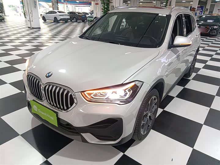 Фото 2 - BMW X1
