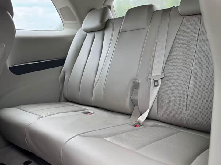 Фото 8 - Buick GL8 ES