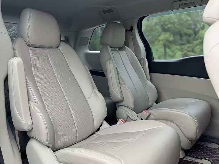 Фото 9 - Buick GL8 ES