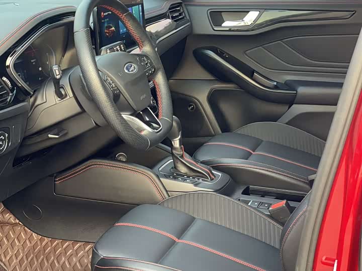 Фото 12 - Ford Focus