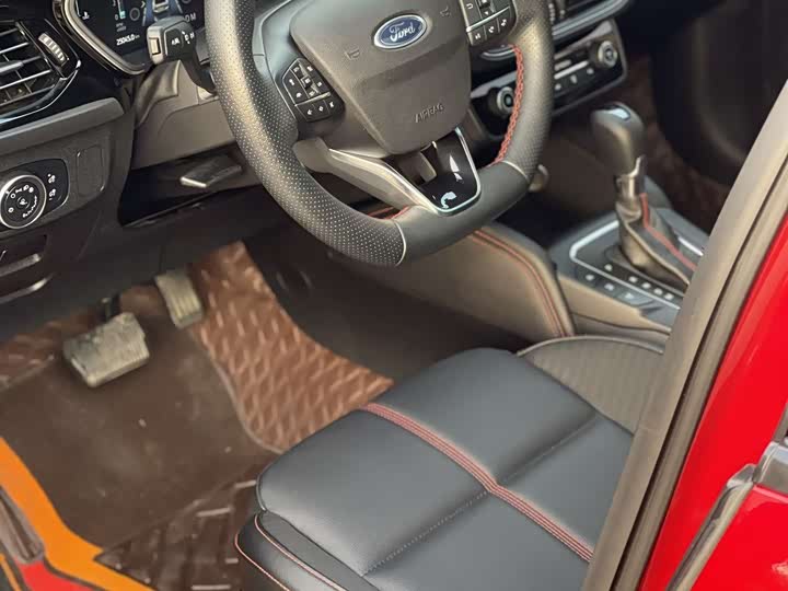 Фото 13 - Ford Focus