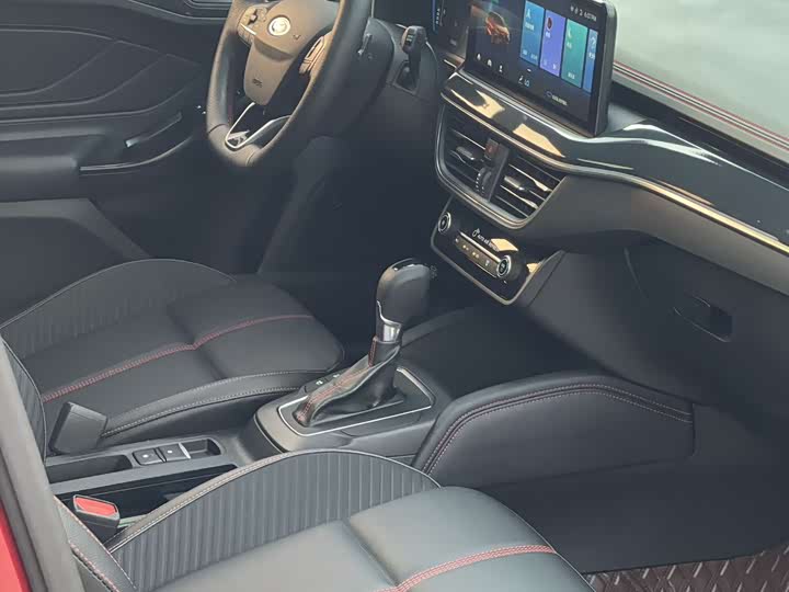 Фото 19 - Ford Focus