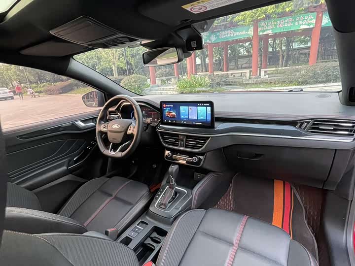 Фото 21 - Ford Focus