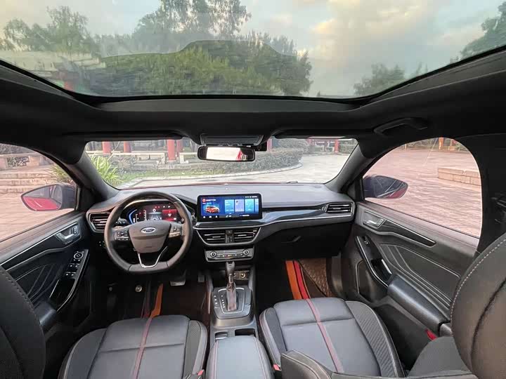 Фото 22 - Ford Focus