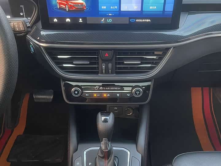 Фото 25 - Ford Focus