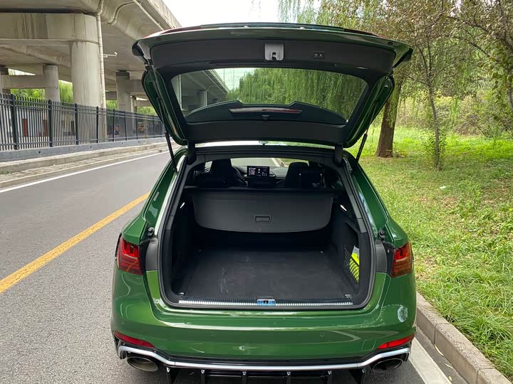 Фото 10 - Audi RS 4