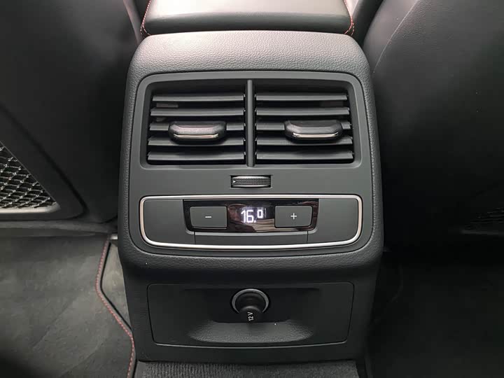 Фото 16 - Audi RS 4