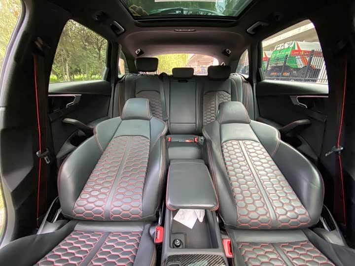 Фото 18 - Audi RS 4