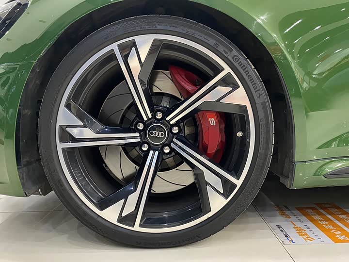 Фото 21 - Audi RS 4