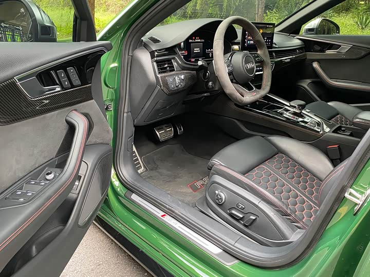 Фото 4 - Audi RS 4