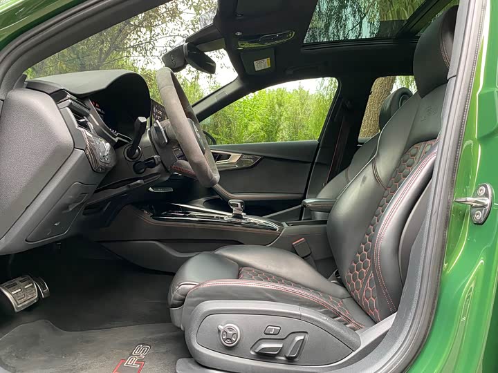 Фото 5 - Audi RS 4