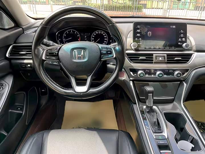 Фото 4 - Honda Accord