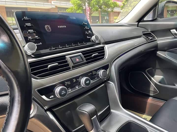 Фото 6 - Honda Accord